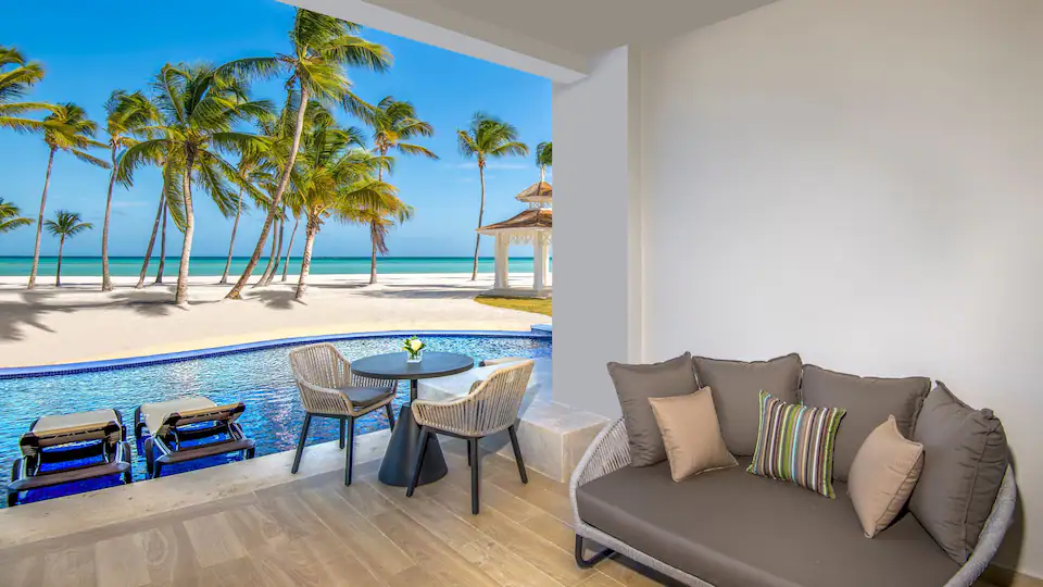 Club Oceanfront Junior Suite Swim-Up Double terrace with semi-private pool and ocean views at Hyatt Ziva Cap Cana.