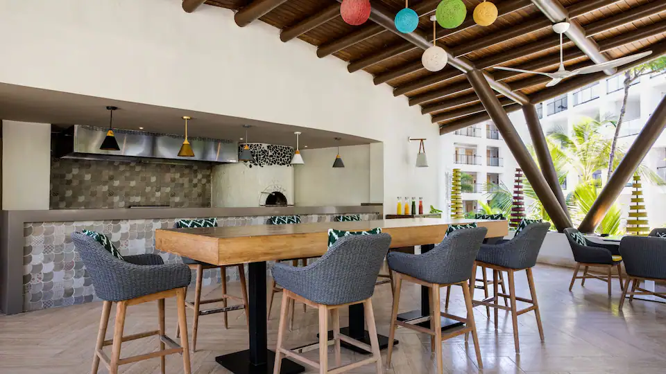 Prontoz casual eatery at Hyatt Ziva Cap Cana featuring quick-service dining, freshly prepared snacks, and a convenient grab-and-go atmosphere.